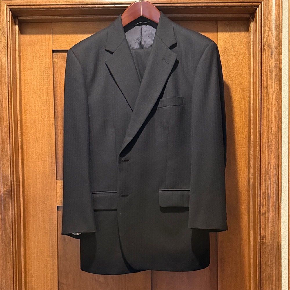 Brooks Brothers Elegant Dark Navy Two Piece Suit.